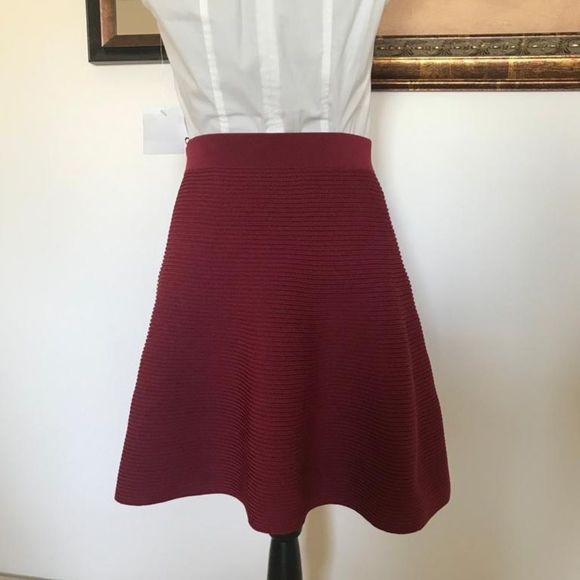 Beautiful wine color knit skirt size Small - Picture 3 of 9